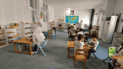 أدوات وأنشطة منتسوري التعليمية للأطفال داخل البيئة الصفية